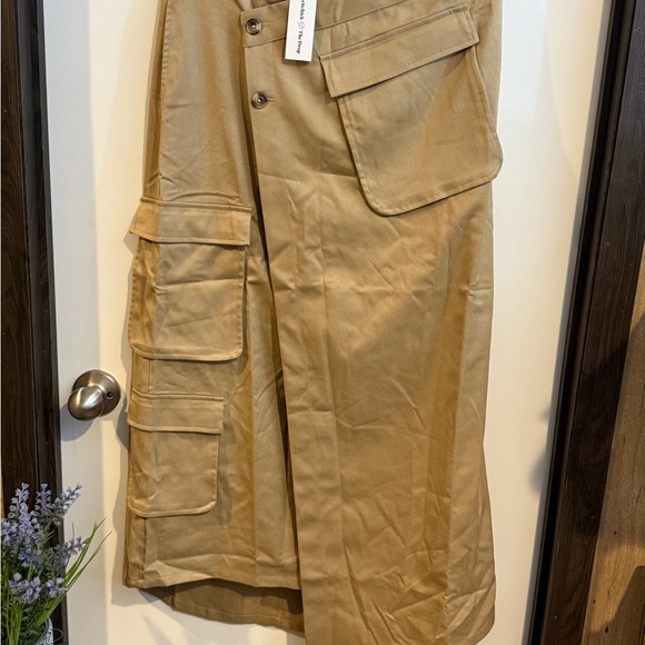 Elegant Tan Maxi Skirt - Picture 2 of 3